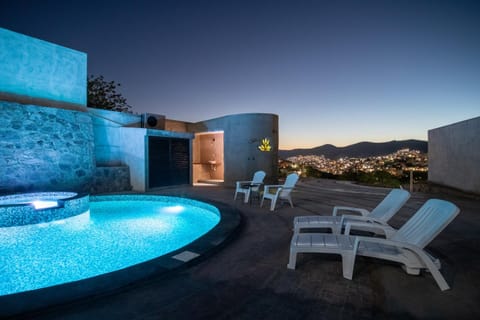 Property building, Balcony/Terrace, Swimming pool