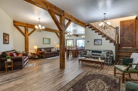 Eagle Crest Lodge - Large Group Getaway! House in Indiana