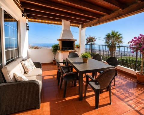 Natural landscape, View (from property/room), Balcony/Terrace, Seating area, Sea view