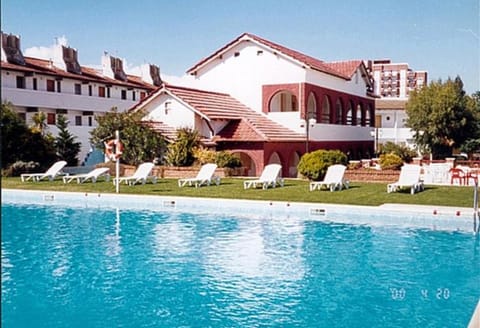 Day, Swimming pool