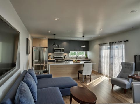 Kitchen or kitchenette, Seating area, Dining area