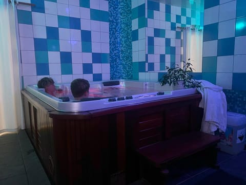 Hot Tub, Spa and wellness centre/facilities