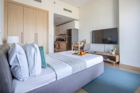 Frank Porter - Aura by Azizi Apartment in Dubai