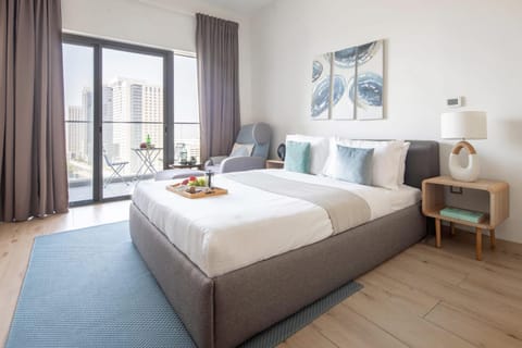 Frank Porter - Aura by Azizi Apartment in Dubai