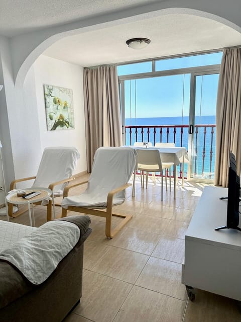 Communal lounge/ TV room, Natural landscape, Balcony/Terrace, Living room, Dining area, Sea view