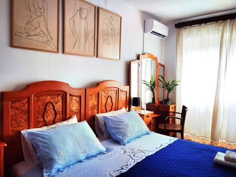 Bed, Photo of the whole room, Bedroom, air conditioner