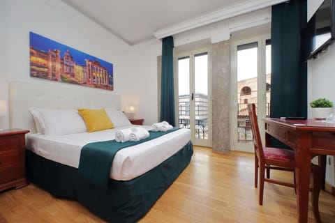 Bed, TV and multimedia, Photo of the whole room, Bedroom