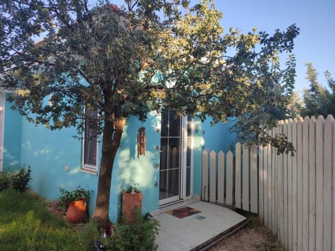 Facade/entrance, Spring