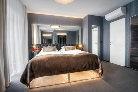 Bed, Photo of the whole room, air conditioner