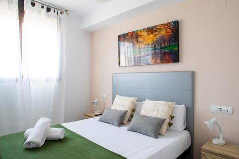Bed, Photo of the whole room, Decorative detail, Bedroom, towels