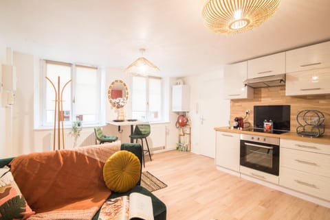 Kitchen or kitchenette, Living room