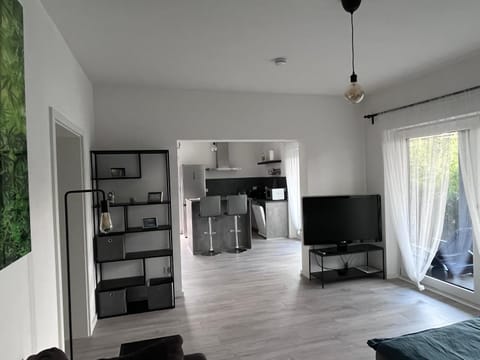 TV and multimedia, Kitchen or kitchenette, Living room
