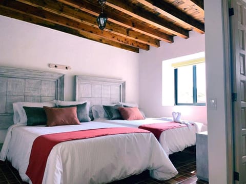 Photo of the whole room, Decorative detail, Mountain view