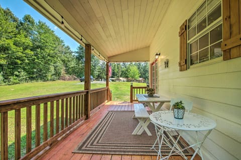 Stylish Fort Payne Retreat Hike and Rock Climb House in Alabama