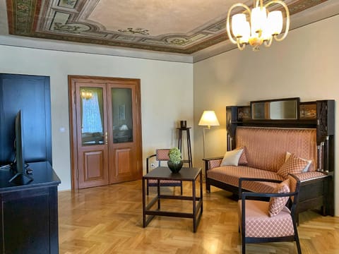 Living room, Photo of the whole room, Seating area