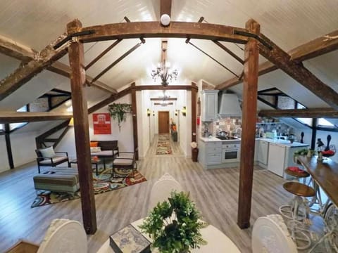 Kitchen or kitchenette, Living room, Seating area, Dining area, minibar