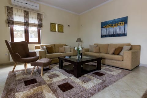 Katerina & Elia's Family House Apartment in Leonidio