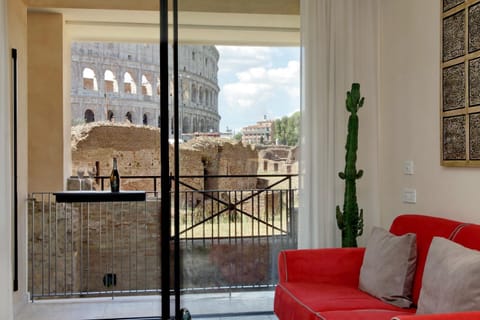 Lounge or bar, City view