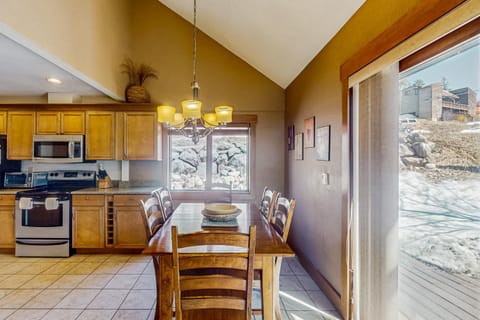 Mountain Dreams Condo Apartment in Fraser