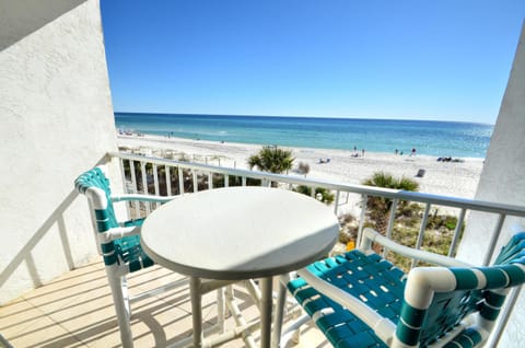 Property building, Balcony/Terrace, Sea view