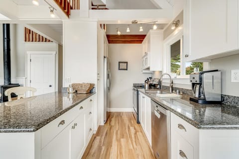 Whaleship Harbor View House in Bodega Bay