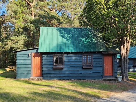 Moreno's Adirondack Cabins Cabin in Ray Brook