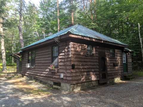 Moreno's Adirondack Cabins Cabin in Ray Brook