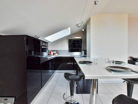 Appartement cozy à Évian, avec terrasse, animaux et parking - FR-1-498-69 Apartment in Évian-les-Bains