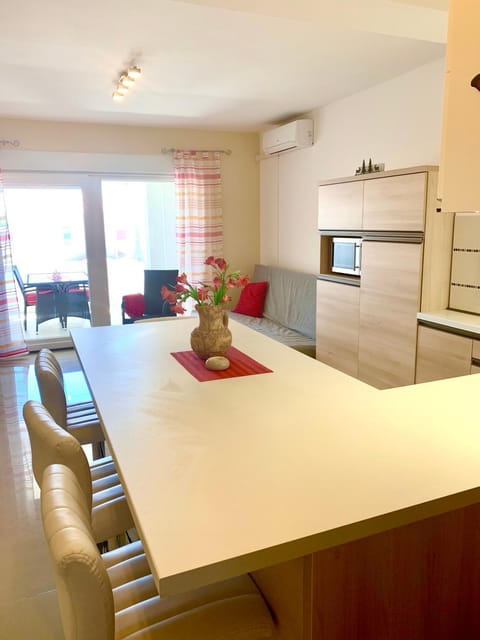 Kitchen or kitchenette, Living room, Dining area