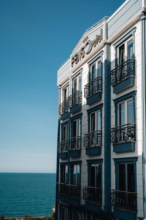 Facade/entrance