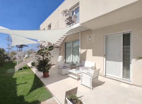 Property building, Balcony/Terrace, Garden view