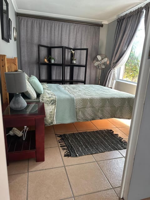 ChezBelle, self-catering 2 sleeper in Constantia with self check-in Apartment in Cape Town
