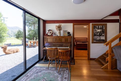 Gulkula2 Wildlife Retreat House in Tasmania