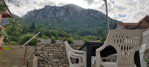 Balcony/Terrace, Mountain view