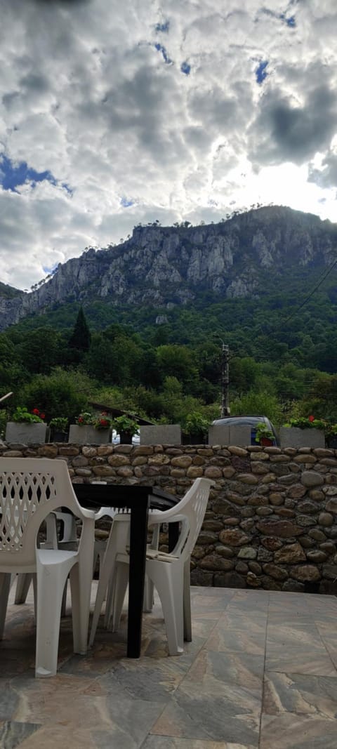 Balcony/Terrace, Mountain view