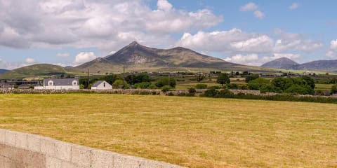 Nearby landmark, Spring, Day, Natural landscape, Mountain view