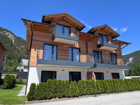 Property building, Spring, Day, Natural landscape, Summer, Mountain view