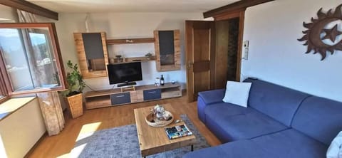 Communal lounge/ TV room, TV and multimedia, Living room