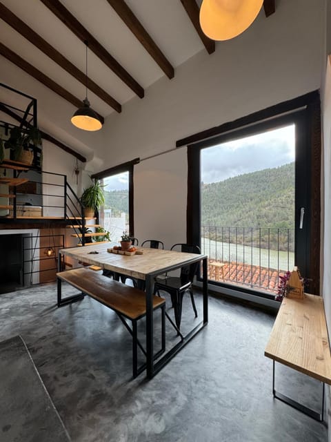 Natural landscape, View (from property/room), Balcony/Terrace, Dining area, Mountain view