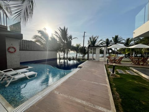 Swimming pool, sunbed