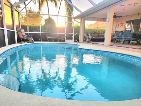 Pool view, Swimming pool, sunbed