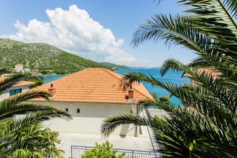 View (from property/room), Balcony/Terrace, River view