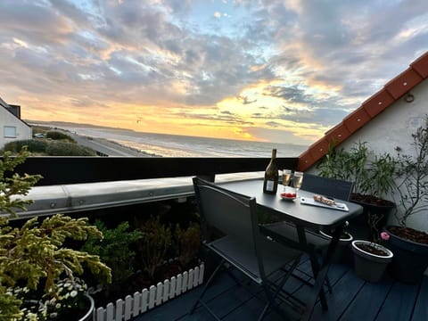 DUPLEX AVEC JACUZZI vue imprenable sur la baie de Wissant Apartment in Hauts-de-France