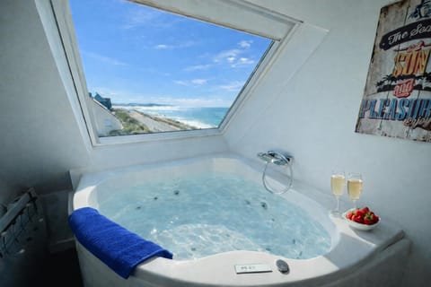 DUPLEX AVEC JACUZZI vue imprenable sur la baie de Wissant Apartment in Hauts-de-France