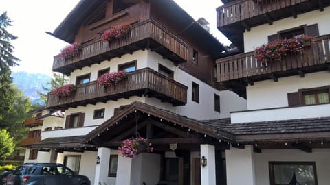 Property building, Facade/entrance