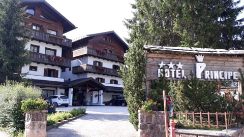 Property building, Facade/entrance, Property logo or sign, Logo/Certificate/Sign