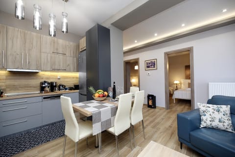 Property building, Restaurant/places to eat, Breakfast