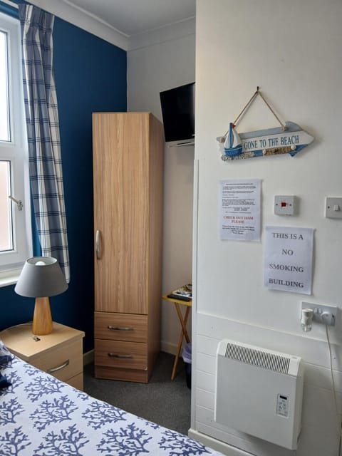 Rowntree Seaview Holiday Flats small double room with no view Vacation rental in Bridlington
