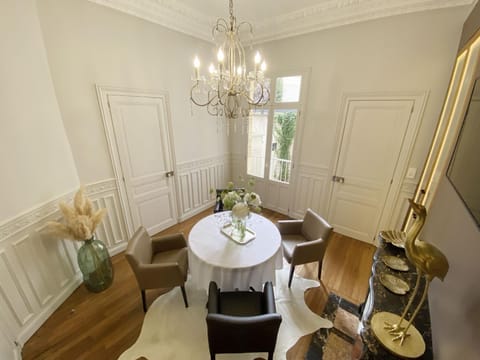 Restaurant/places to eat, View (from property/room), View (from property/room), Balcony/Terrace, Balcony/Terrace, Living room, Business facilities, City view, City view, Breakfast, Dinner, Seasons, locker, VIP, VIP