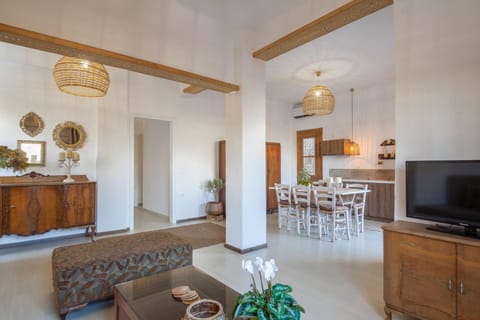 Living room, Seating area, kitchen